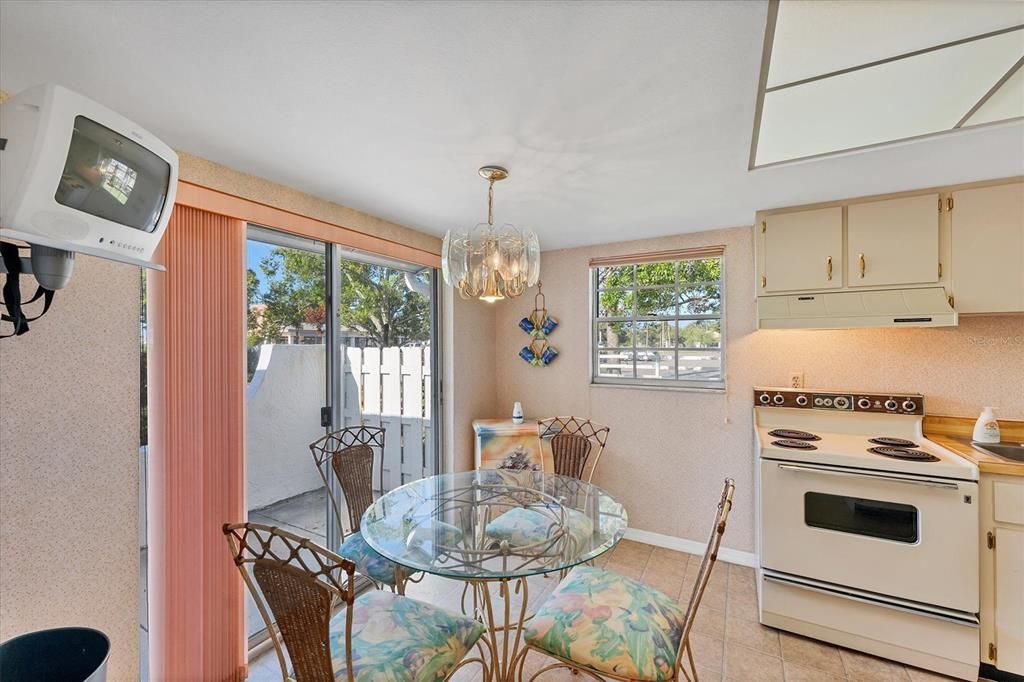 Active With Contract: $179,900 (2 beds, 2 baths, 1299 Square Feet)