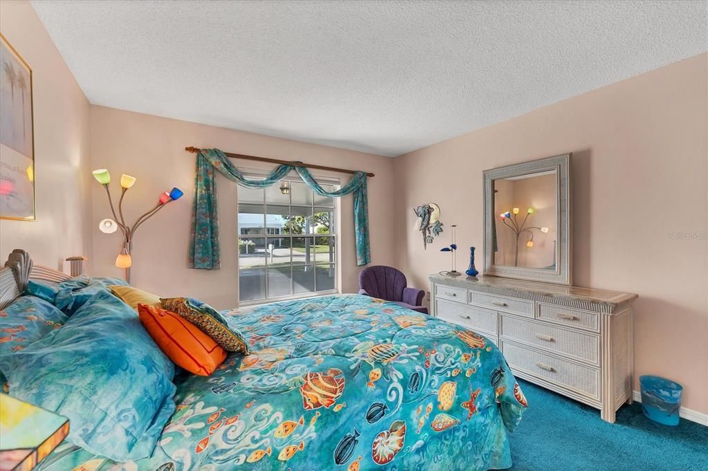 Active With Contract: $179,900 (2 beds, 2 baths, 1299 Square Feet)