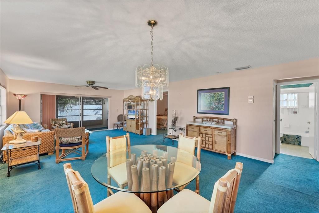 Active With Contract: $179,900 (2 beds, 2 baths, 1299 Square Feet)