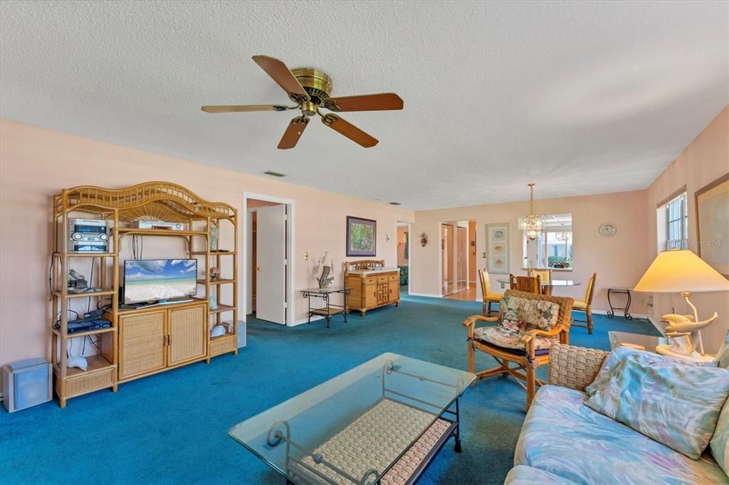 Active With Contract: $179,900 (2 beds, 2 baths, 1299 Square Feet)