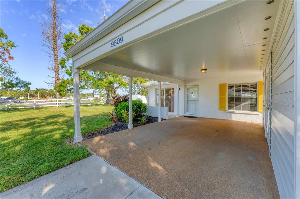 Active With Contract: $179,900 (2 beds, 2 baths, 1299 Square Feet)