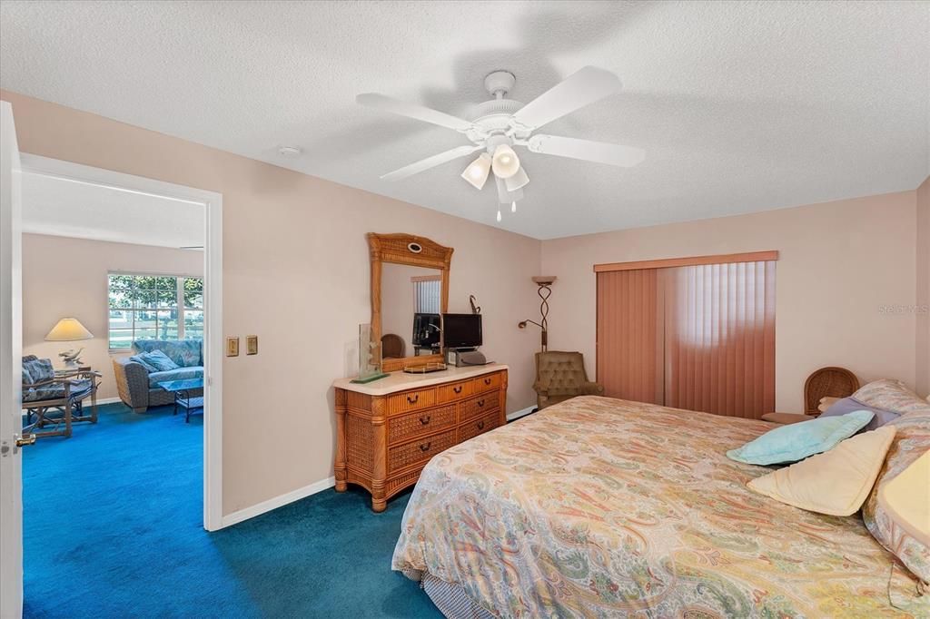 Active With Contract: $179,900 (2 beds, 2 baths, 1299 Square Feet)