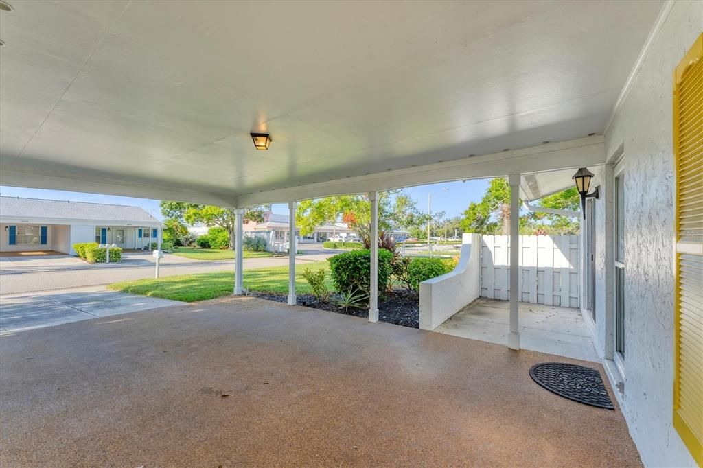 Active With Contract: $179,900 (2 beds, 2 baths, 1299 Square Feet)