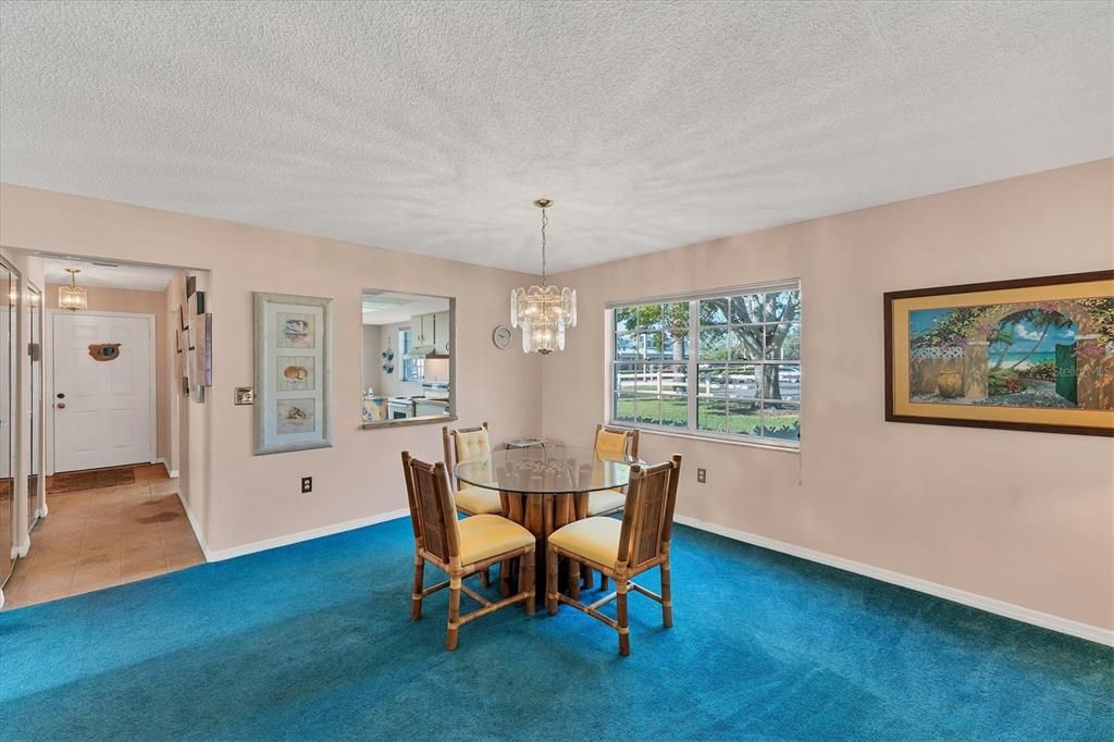 Active With Contract: $179,900 (2 beds, 2 baths, 1299 Square Feet)