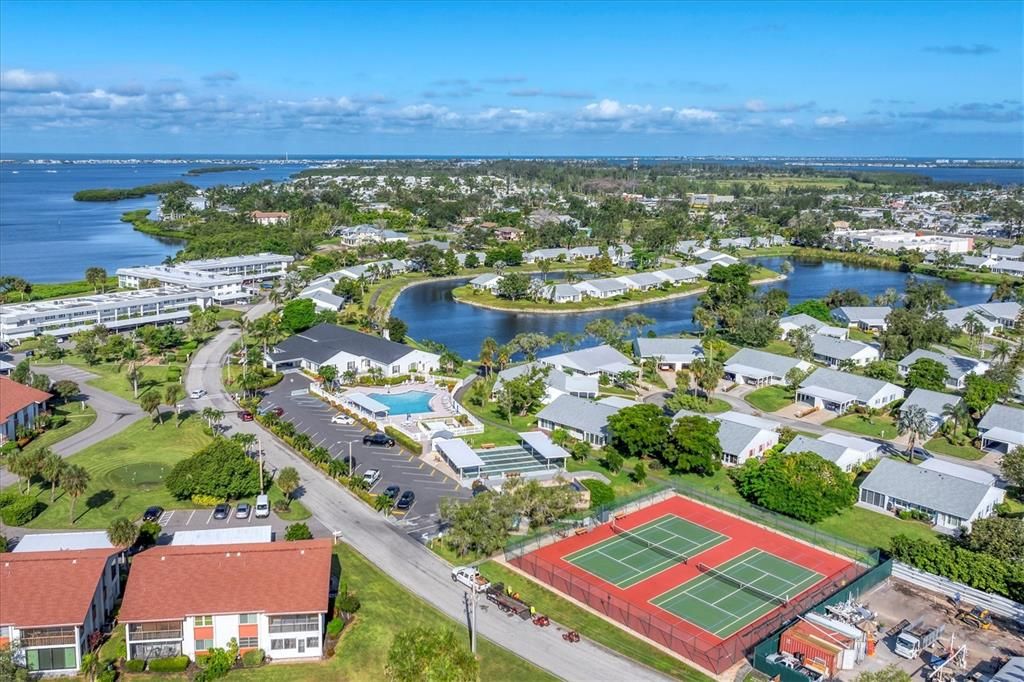 Active With Contract: $179,900 (2 beds, 2 baths, 1299 Square Feet)