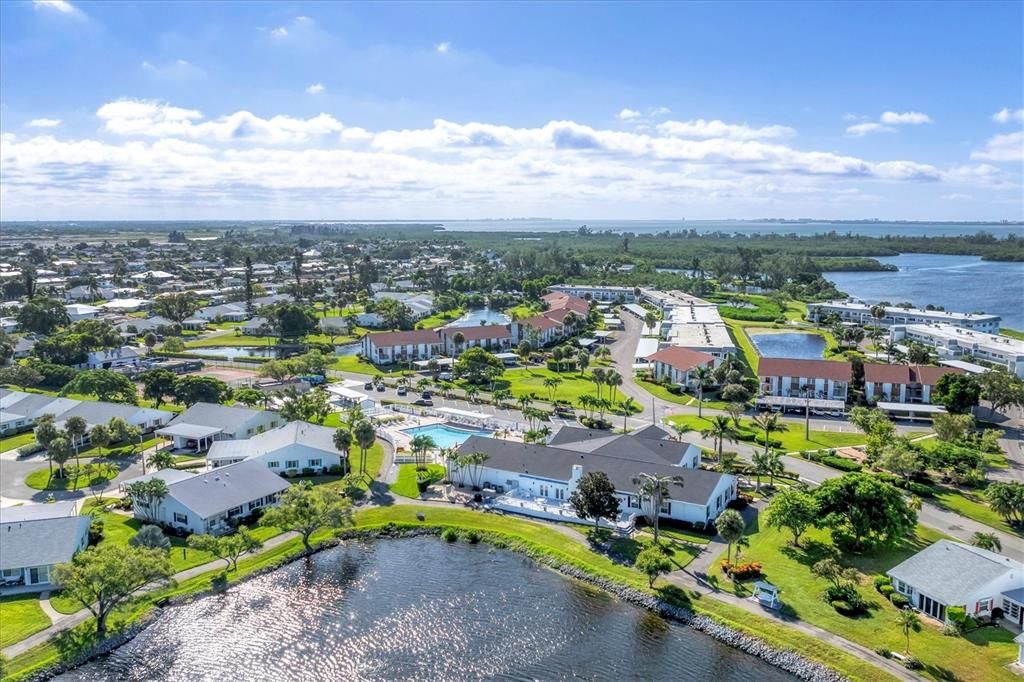 Active With Contract: $179,900 (2 beds, 2 baths, 1299 Square Feet)