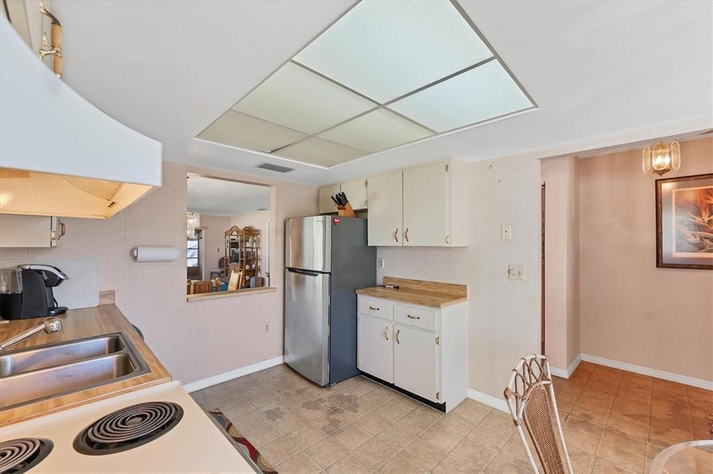 Active With Contract: $179,900 (2 beds, 2 baths, 1299 Square Feet)