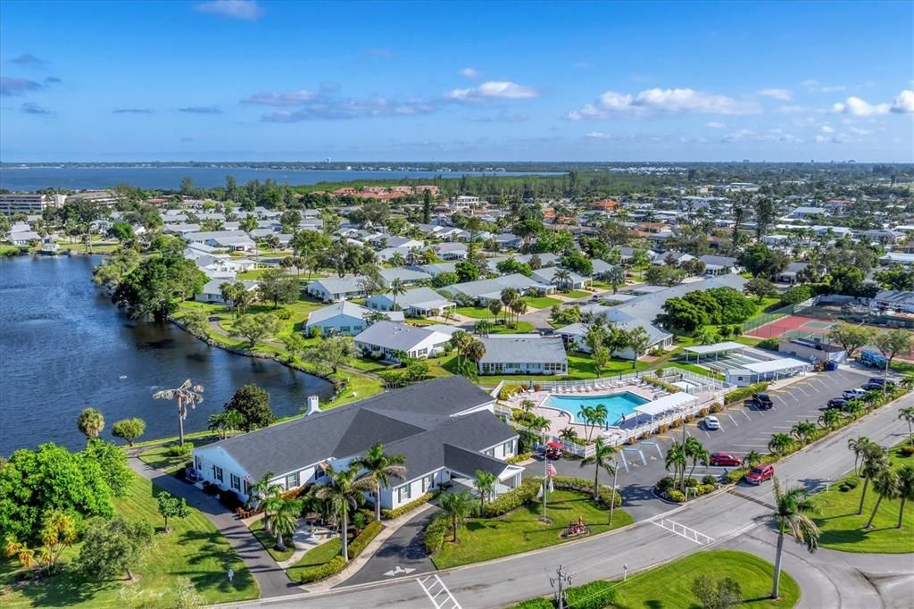 Active With Contract: $179,900 (2 beds, 2 baths, 1299 Square Feet)