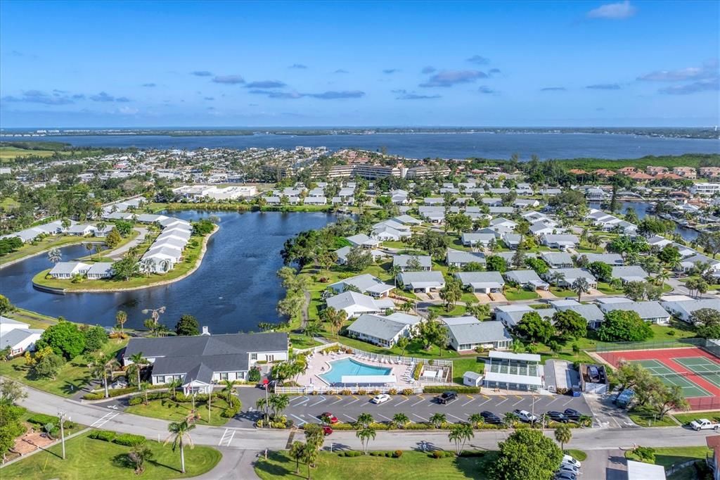 Active With Contract: $179,900 (2 beds, 2 baths, 1299 Square Feet)