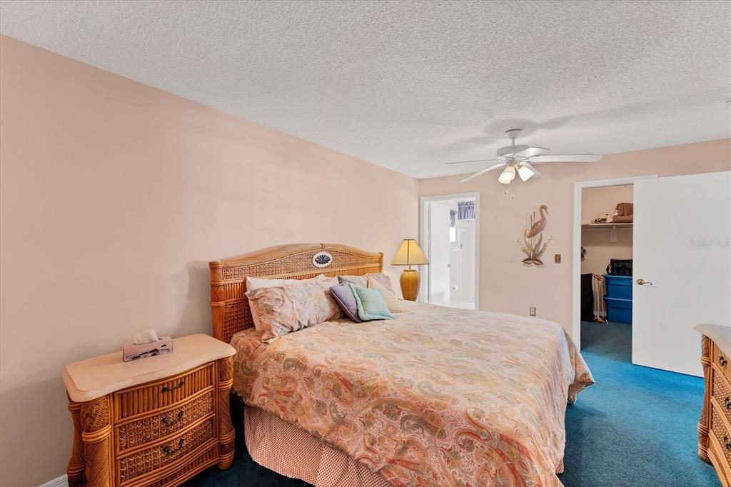 Active With Contract: $179,900 (2 beds, 2 baths, 1299 Square Feet)