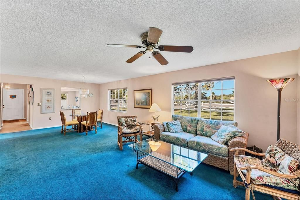 Active With Contract: $179,900 (2 beds, 2 baths, 1299 Square Feet)