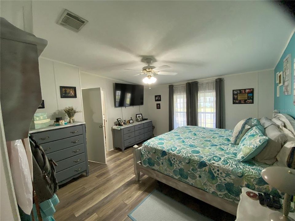 For Sale: $269,900 (3 beds, 2 baths, 1519 Square Feet)