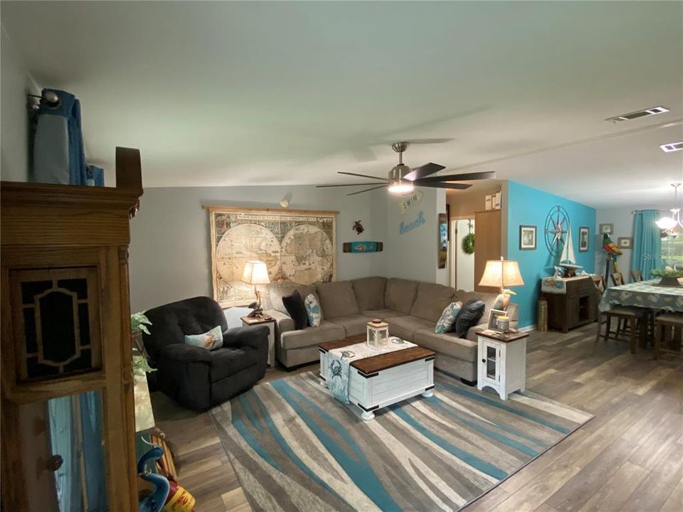 For Sale: $269,900 (3 beds, 2 baths, 1519 Square Feet)