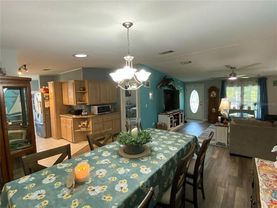 For Sale: $269,900 (3 beds, 2 baths, 1519 Square Feet)