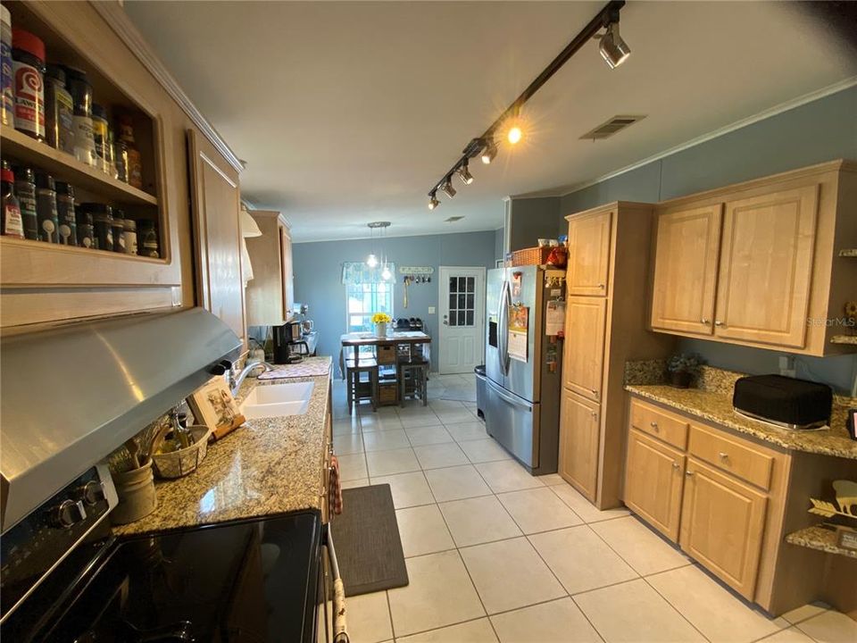 For Sale: $269,900 (3 beds, 2 baths, 1519 Square Feet)