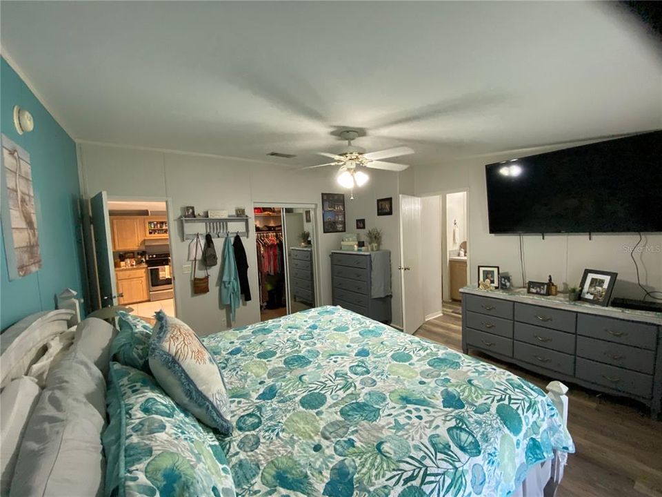 For Sale: $269,900 (3 beds, 2 baths, 1519 Square Feet)