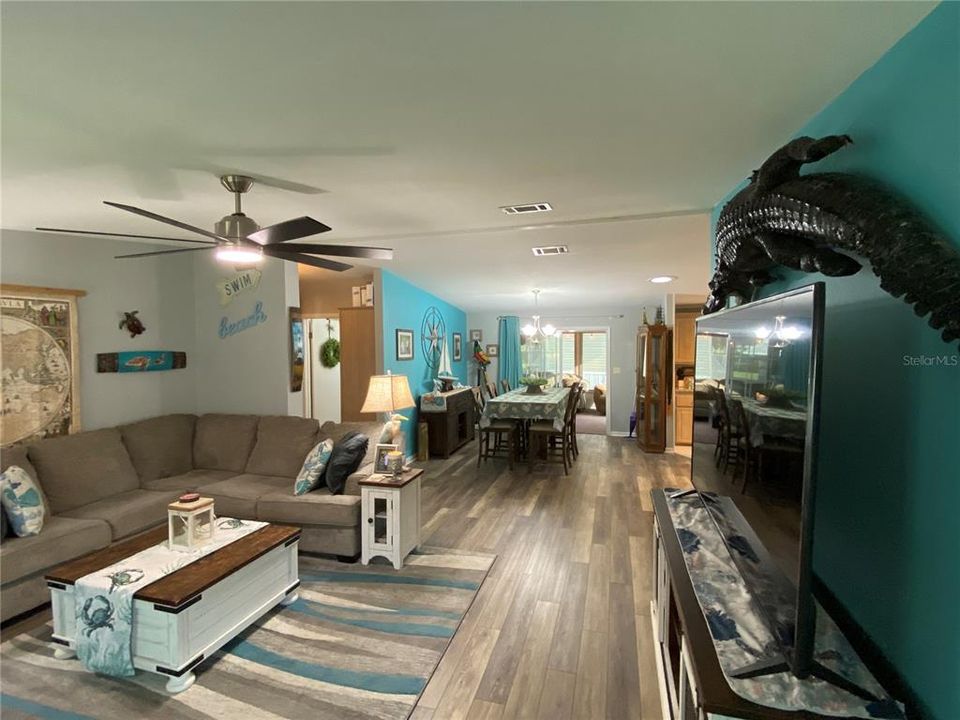 For Sale: $269,900 (3 beds, 2 baths, 1519 Square Feet)