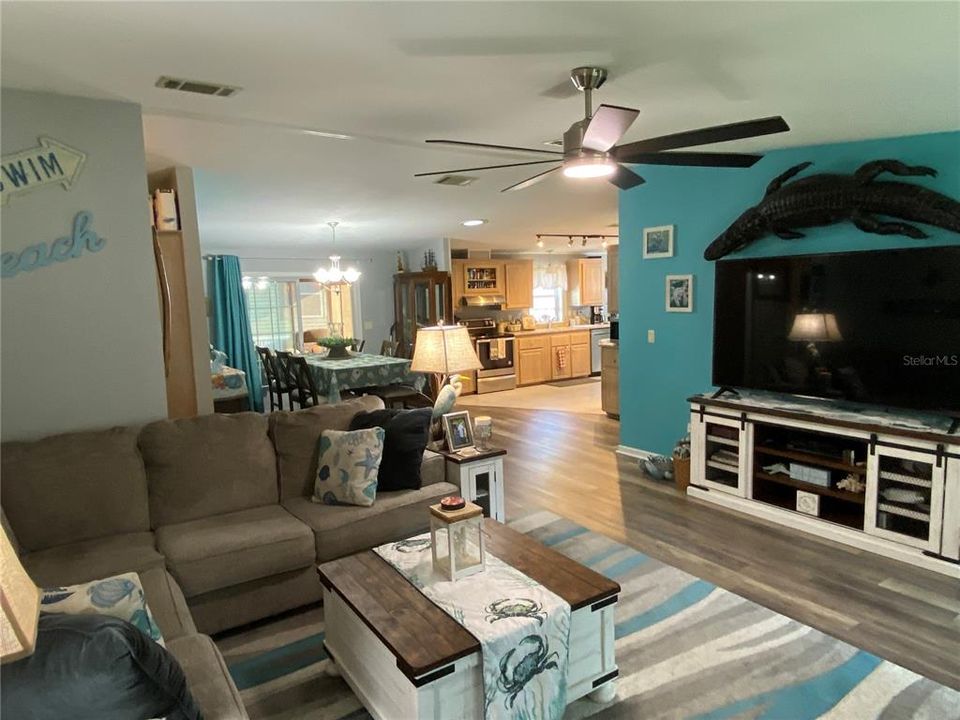 For Sale: $269,900 (3 beds, 2 baths, 1519 Square Feet)