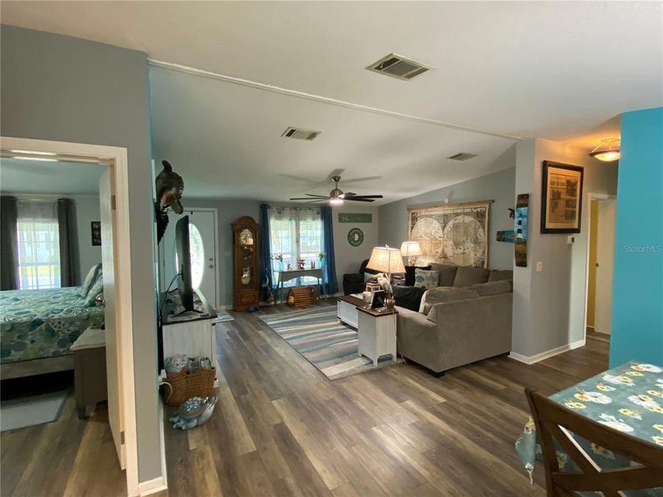 For Sale: $269,900 (3 beds, 2 baths, 1519 Square Feet)