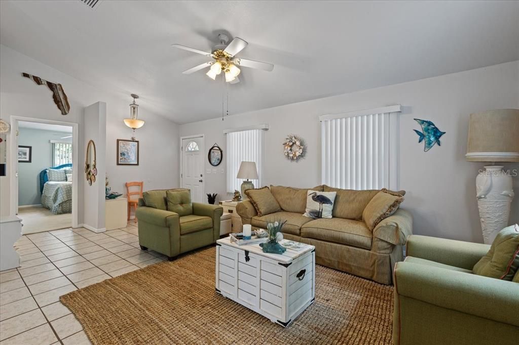 En Venta: $275,000 (2 camas, 1 baños, 936 Pies cuadrados)