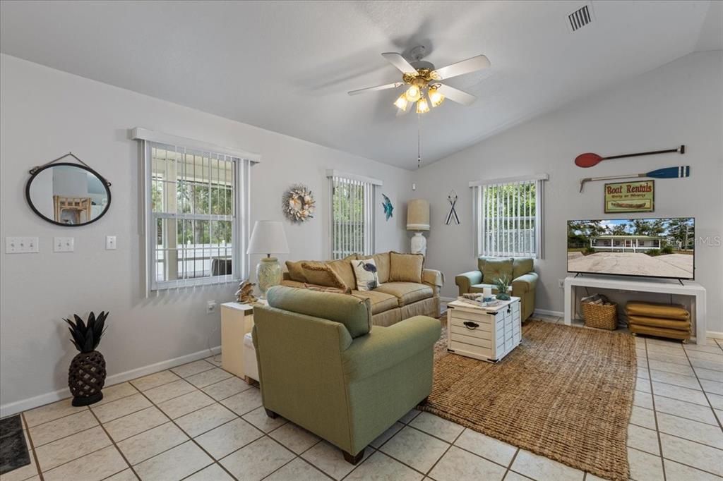 En Venta: $275,000 (2 camas, 1 baños, 936 Pies cuadrados)