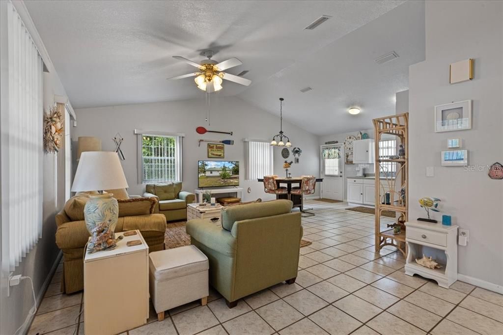 En Venta: $275,000 (2 camas, 1 baños, 936 Pies cuadrados)