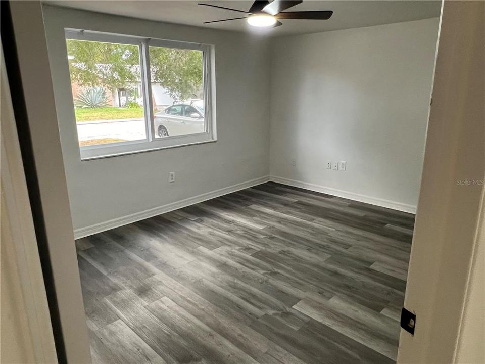 Под контрактом: $229,000 (3 спален, 1 ванн, 848 Квадратных фут)