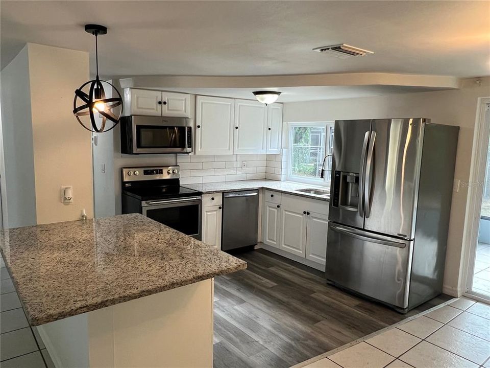 Под контрактом: $229,000 (3 спален, 1 ванн, 848 Квадратных фут)