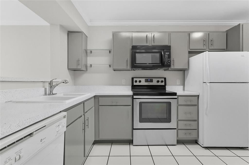 For Sale: $199,900 (2 beds, 2 baths, 1128 Square Feet)