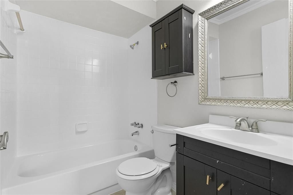 For Sale: $199,900 (2 beds, 2 baths, 1128 Square Feet)