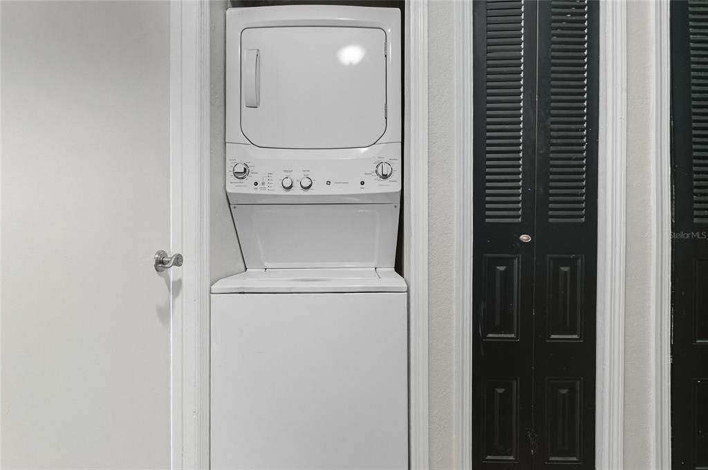 For Sale: $199,900 (2 beds, 2 baths, 1128 Square Feet)