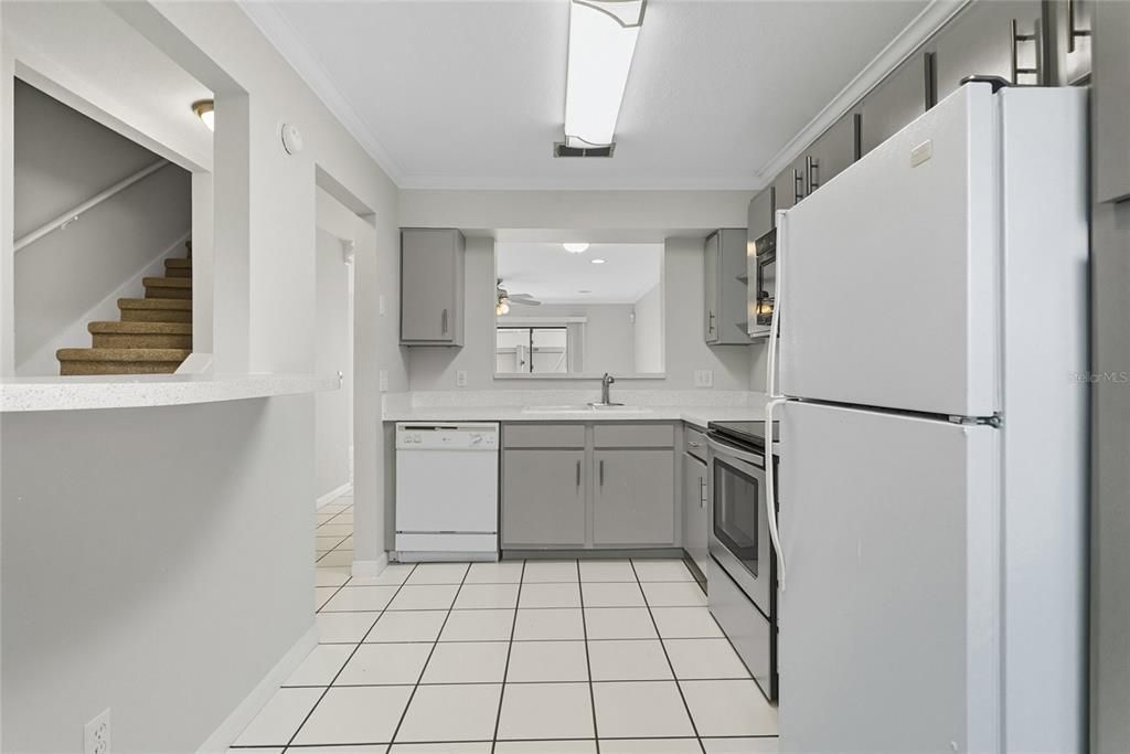 For Sale: $199,900 (2 beds, 2 baths, 1128 Square Feet)