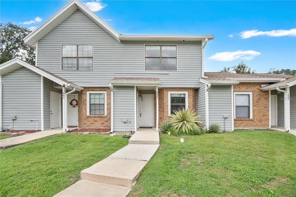 For Sale: $199,900 (2 beds, 2 baths, 1128 Square Feet)