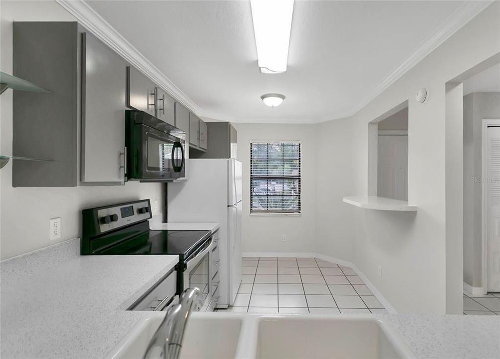 For Sale: $199,900 (2 beds, 2 baths, 1128 Square Feet)