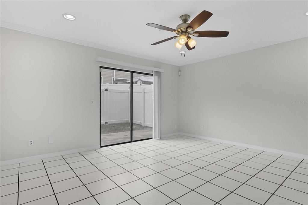 For Sale: $199,900 (2 beds, 2 baths, 1128 Square Feet)