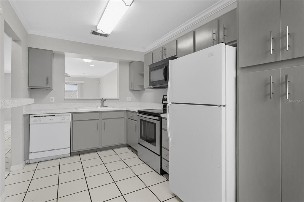 For Sale: $199,900 (2 beds, 2 baths, 1128 Square Feet)
