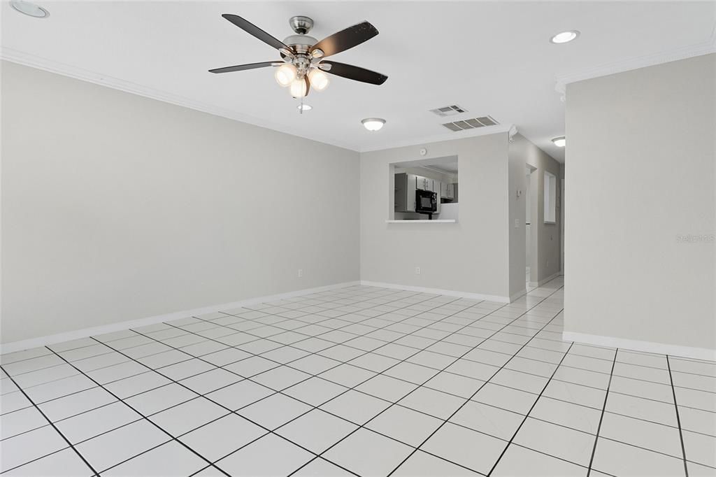 For Sale: $199,900 (2 beds, 2 baths, 1128 Square Feet)