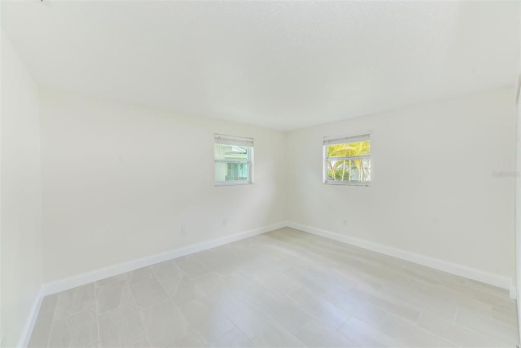 Под контрактом: $2,500 (3 спален, 2 ванн, 1288 Квадратных фут)