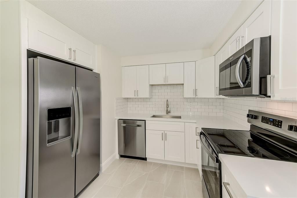 Под контрактом: $2,500 (3 спален, 2 ванн, 1288 Квадратных фут)