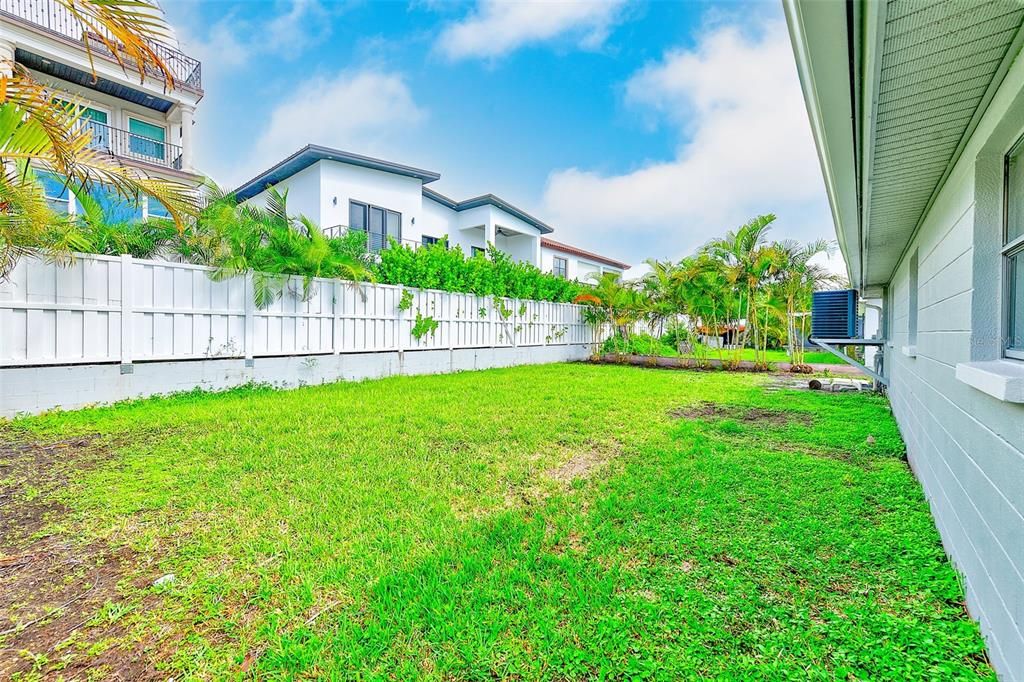 Под контрактом: $2,500 (3 спален, 2 ванн, 1288 Квадратных фут)