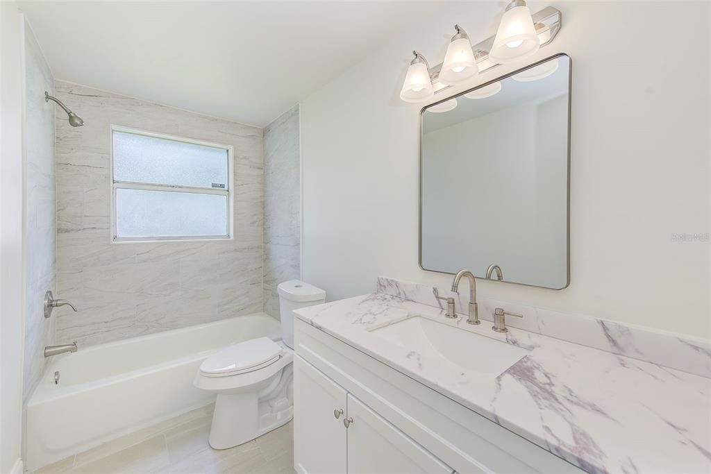 Под контрактом: $2,500 (3 спален, 2 ванн, 1288 Квадратных фут)