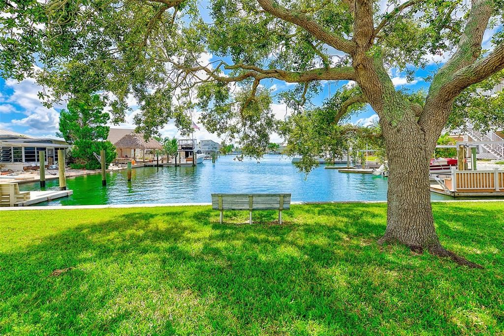 Под контрактом: $2,500 (3 спален, 2 ванн, 1288 Квадратных фут)