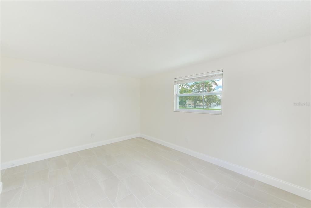 Под контрактом: $2,500 (3 спален, 2 ванн, 1288 Квадратных фут)