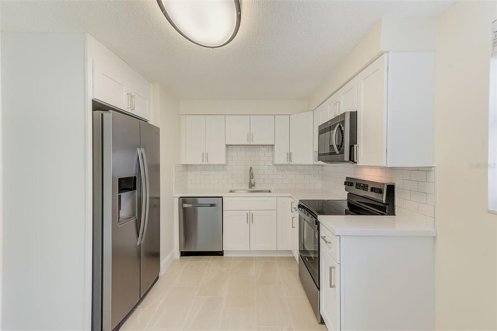 Под контрактом: $2,500 (3 спален, 2 ванн, 1288 Квадратных фут)