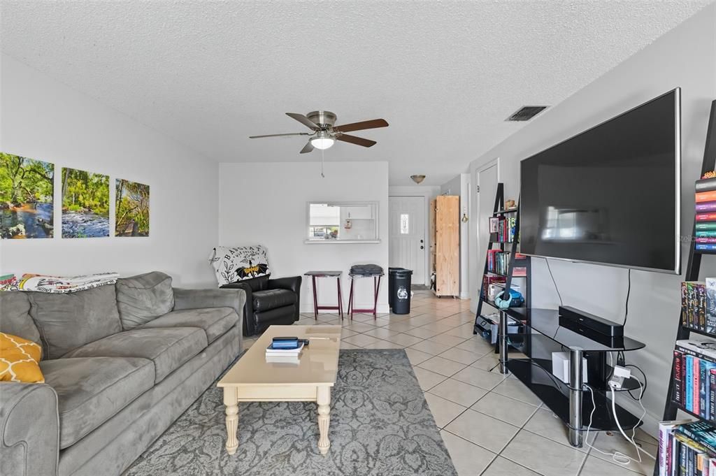 Active With Contract: $339,000 (2 beds, 2 baths, 1226 Square Feet)