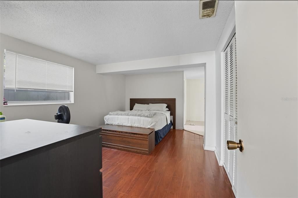 Active With Contract: $339,000 (2 beds, 2 baths, 1226 Square Feet)