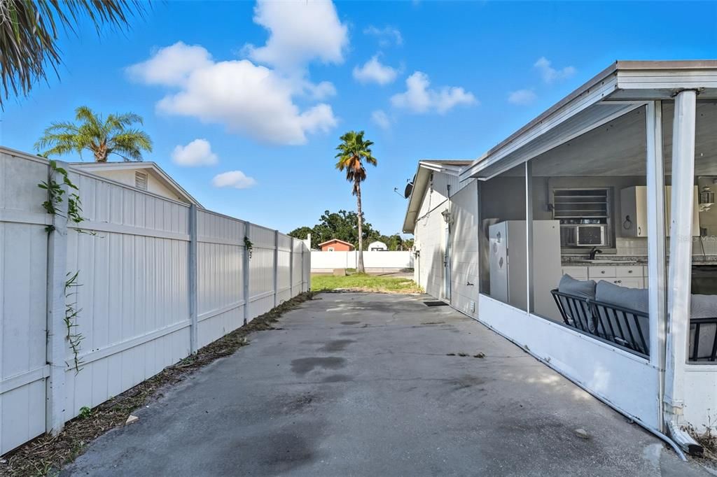 Active With Contract: $339,000 (2 beds, 2 baths, 1226 Square Feet)