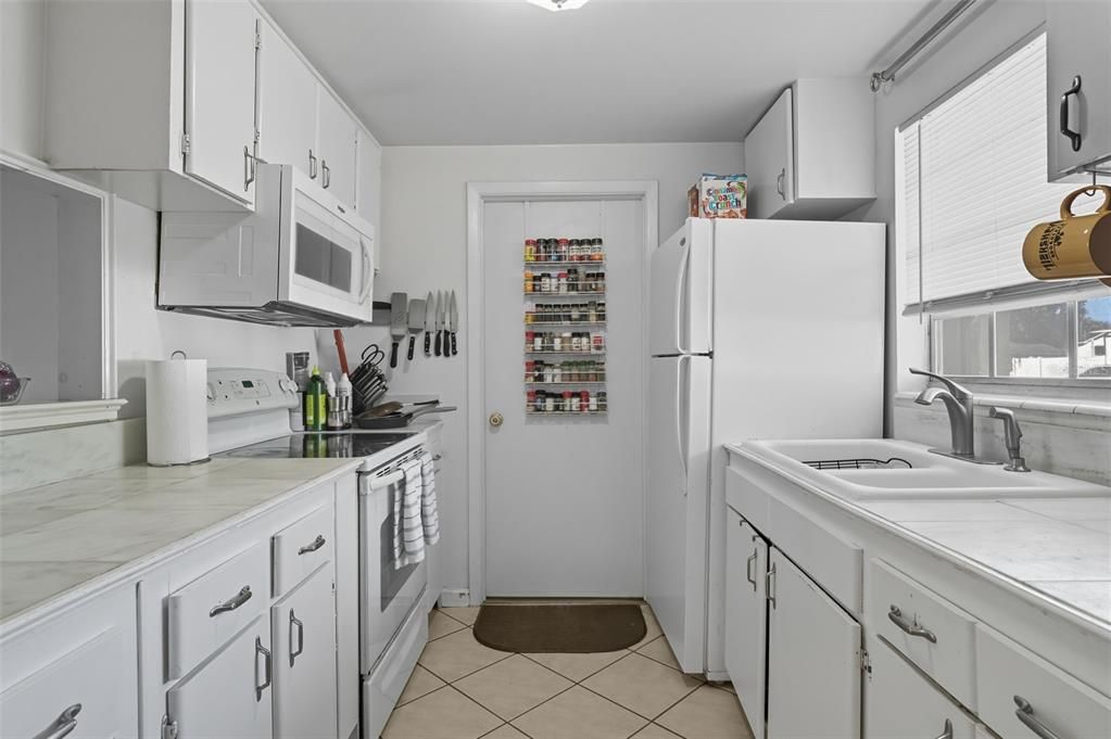 Active With Contract: $339,000 (2 beds, 2 baths, 1226 Square Feet)