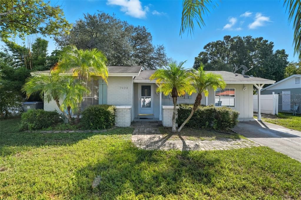 Active With Contract: $339,000 (2 beds, 2 baths, 1226 Square Feet)