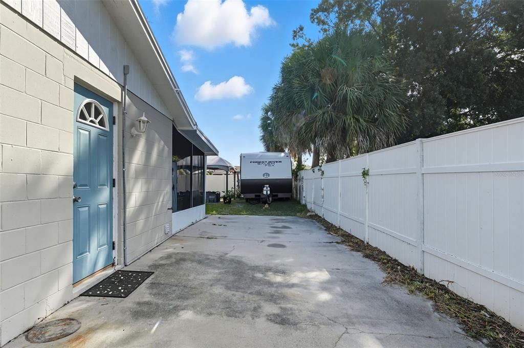 Active With Contract: $339,000 (2 beds, 2 baths, 1226 Square Feet)